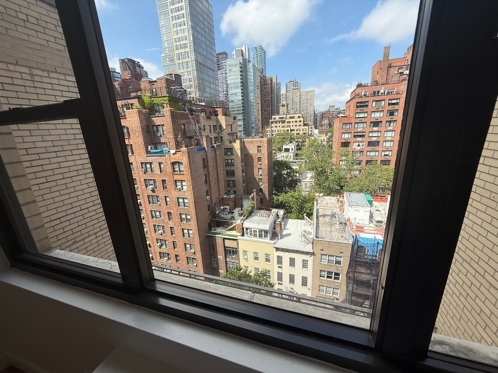  East 49th Street - Photo 11