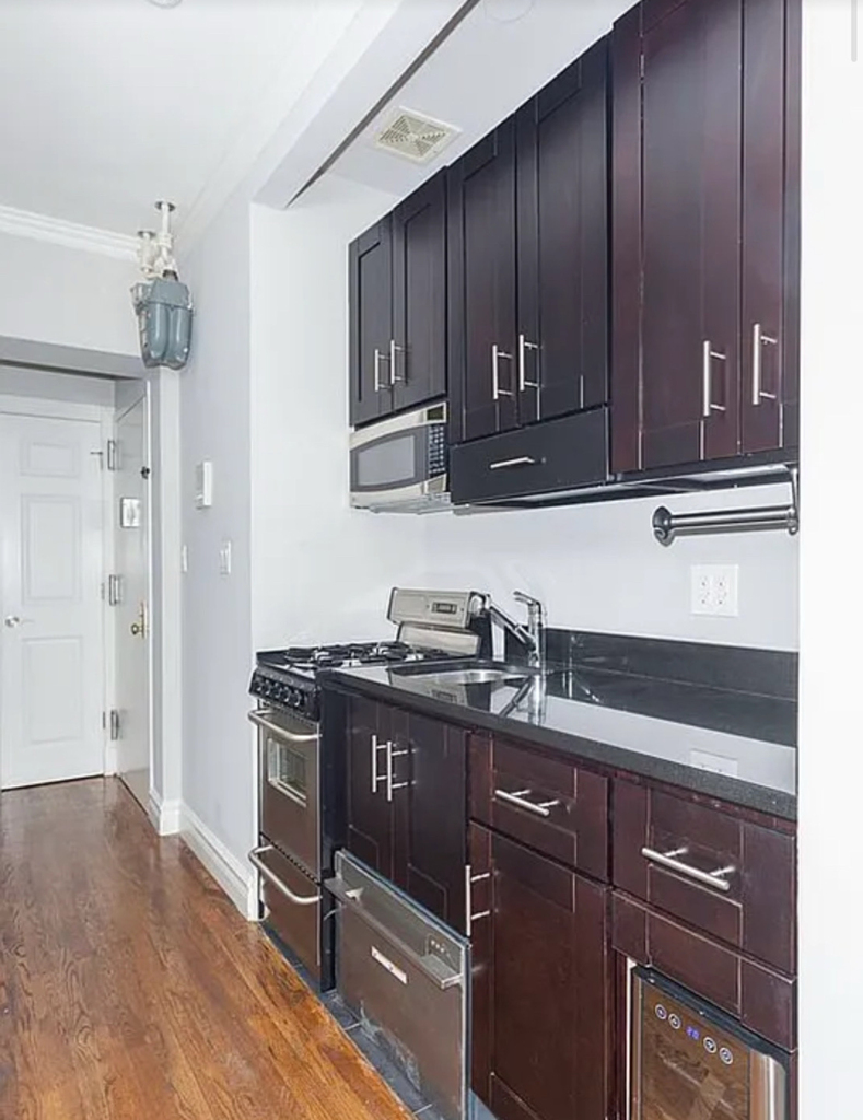 250 Mott Street - Photo 1