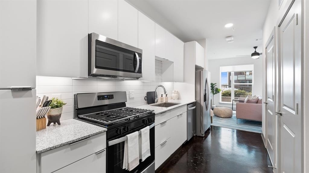 2305 Summer St - Photo 1