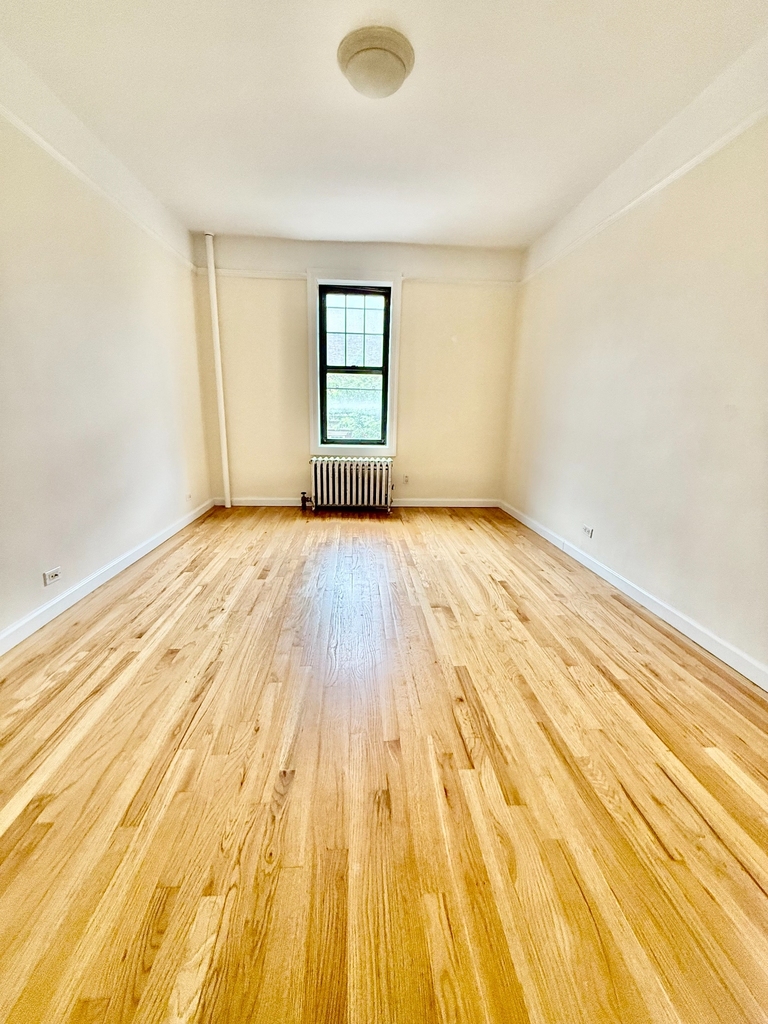West 10th Street - Photo 2