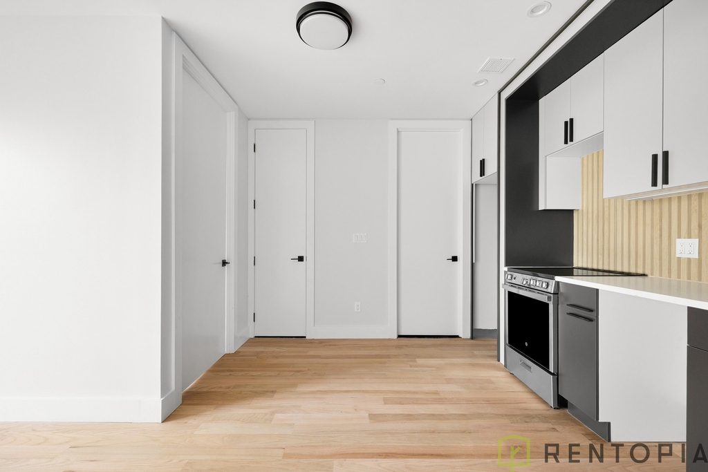 22 Frost Street - Photo 3