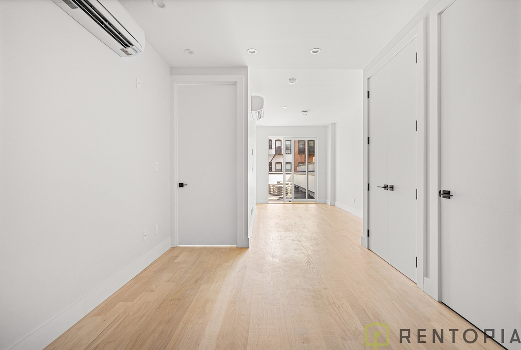 22 Frost Street - Photo 4
