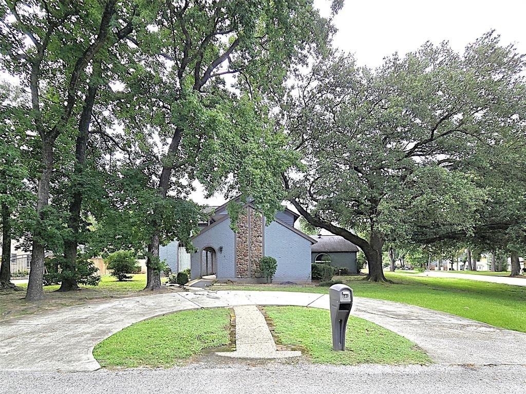 560 Brandon Road - Photo 0