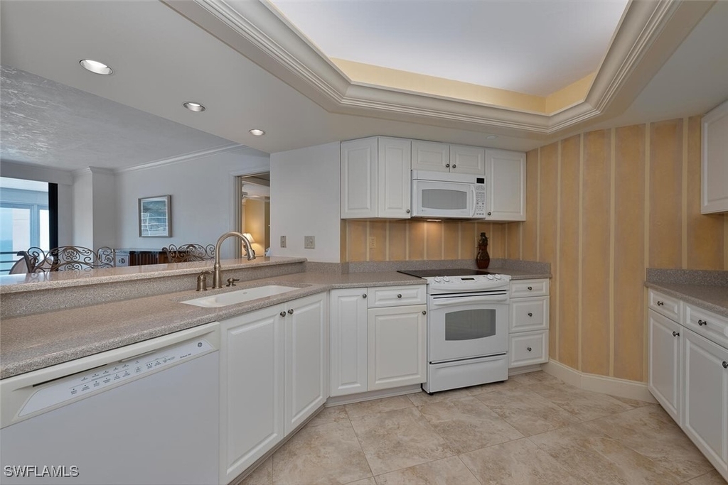 4751 Gulf Shore Boulevard N - Photo 9