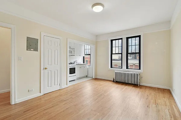 West 10th Street - Photo 4