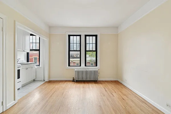West 10th Street - Photo 5