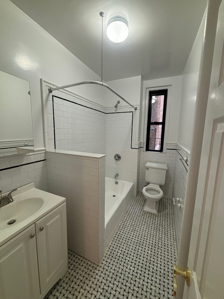 West 10th Street - Photo 2