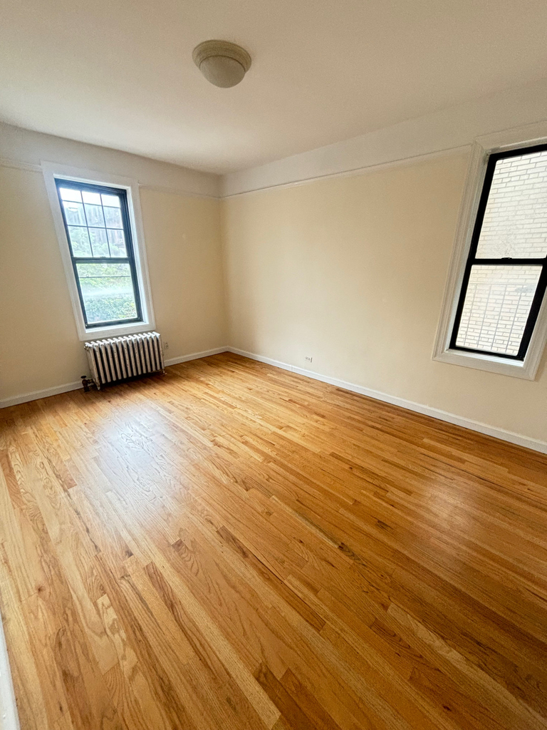 West 10th Street - Photo 1