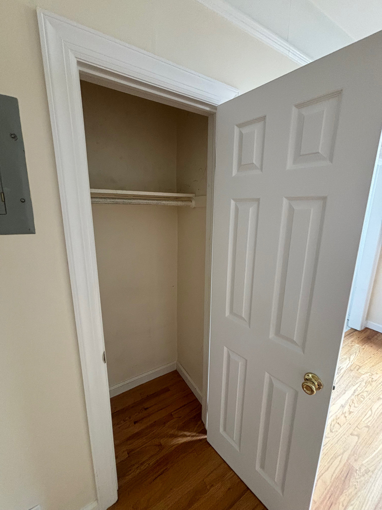 West 10th Street - Photo 3