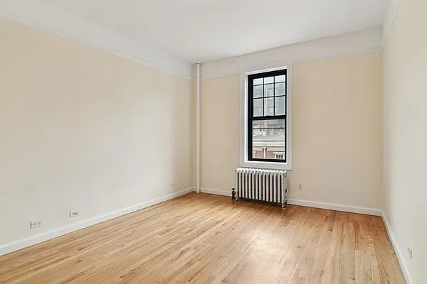 West 10th Street - Photo 7
