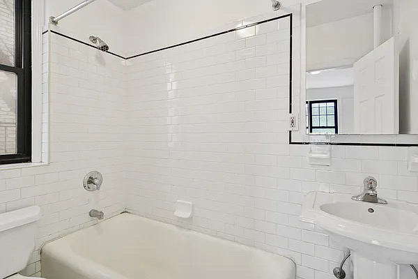 West 10th Street - Photo 10