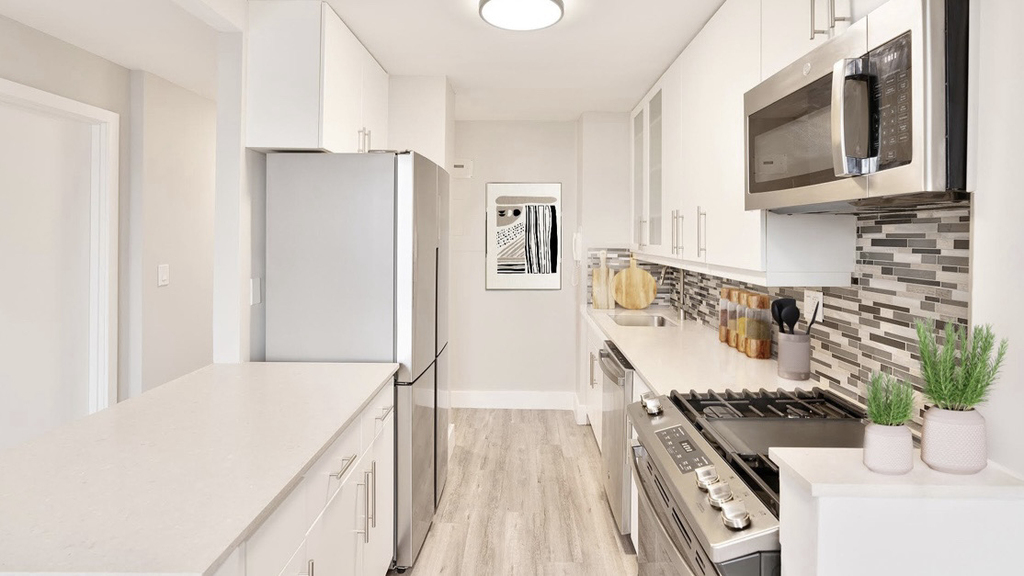 1st Avenue - Photo 6