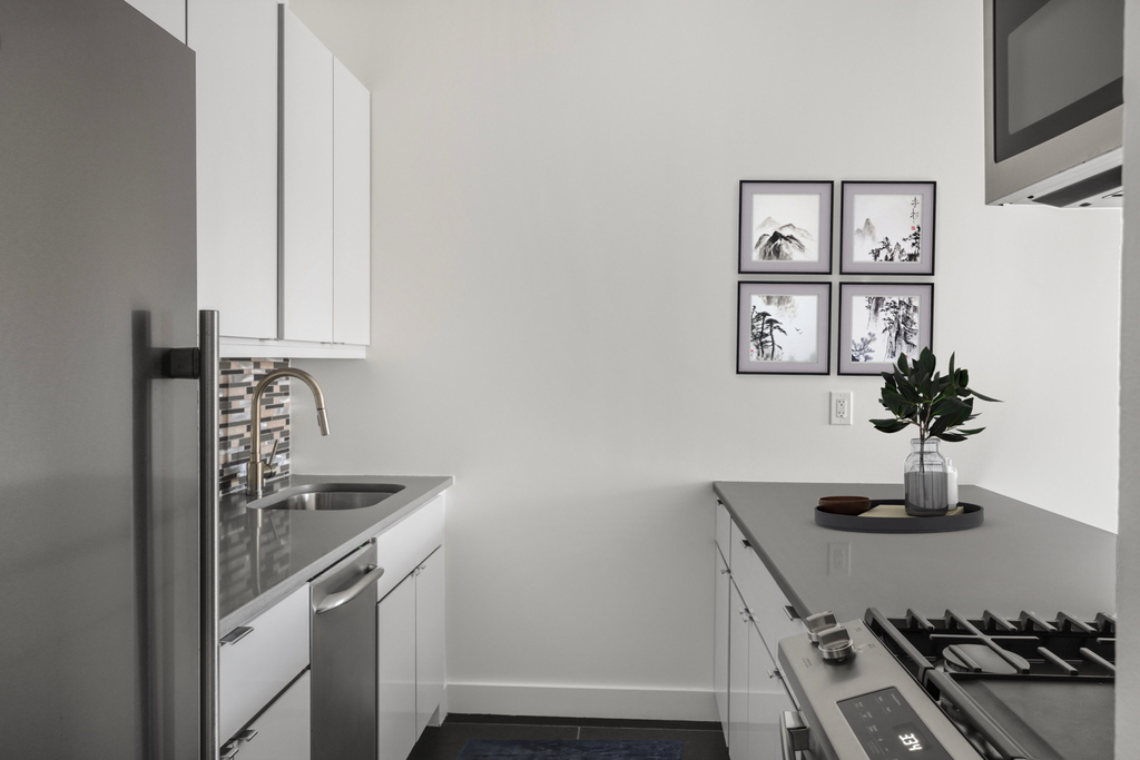 1st Avenue - Photo 3