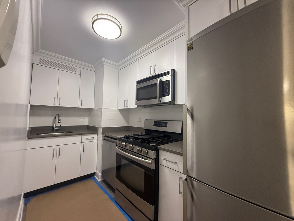 96 5th Avenue - Photo 2