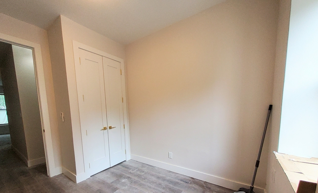 320 Throop Avenue - Photo 11
