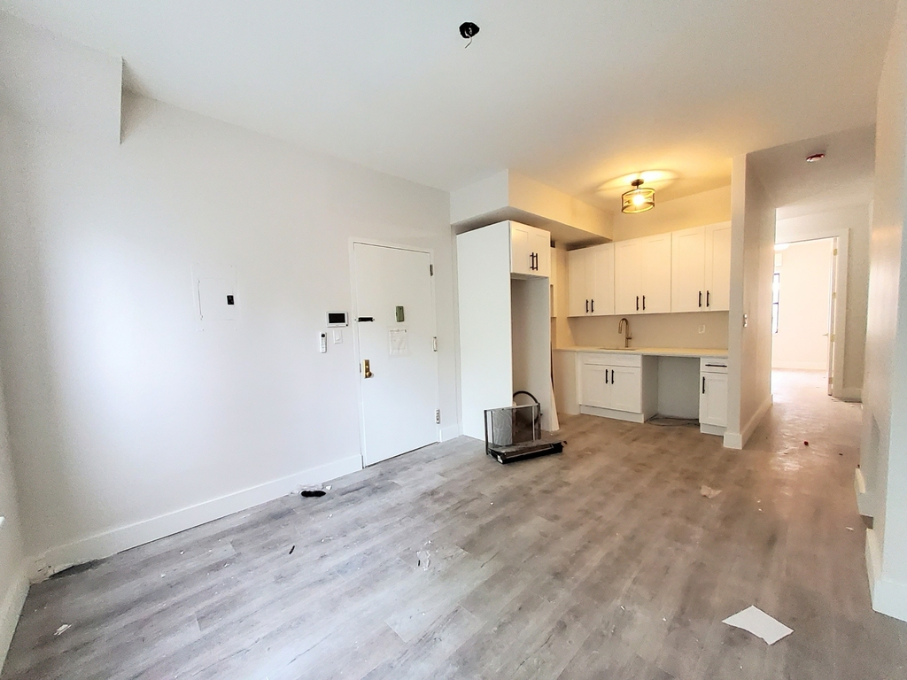 320 Throop Avenue - Photo 7