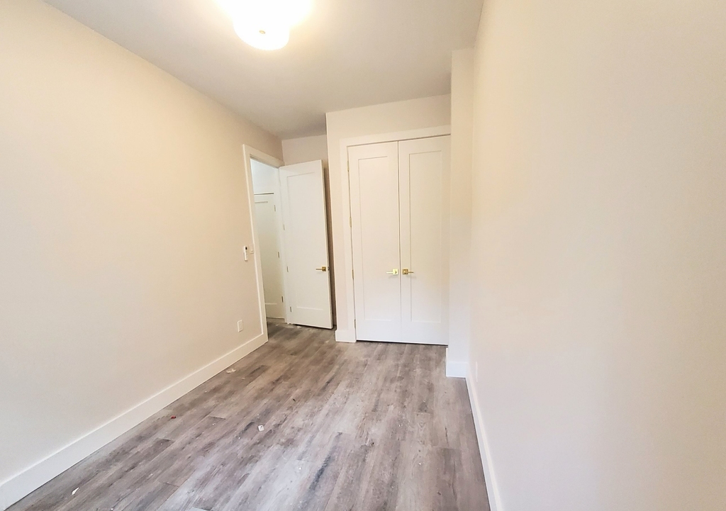 320 Throop Avenue - Photo 12