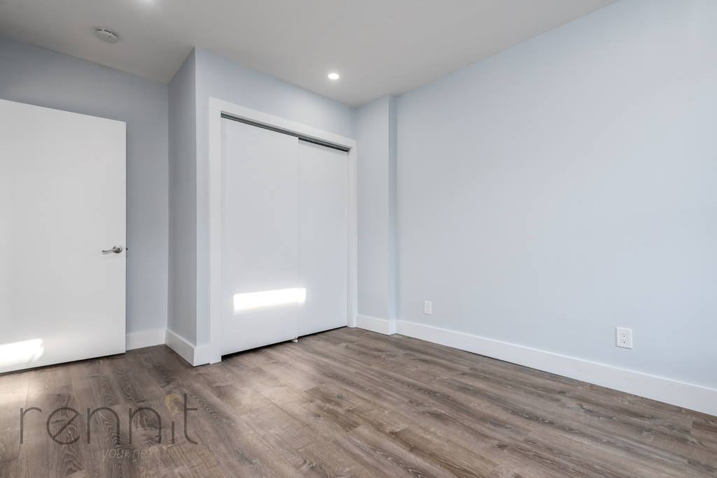 320 Throop Avenue - Photo 3
