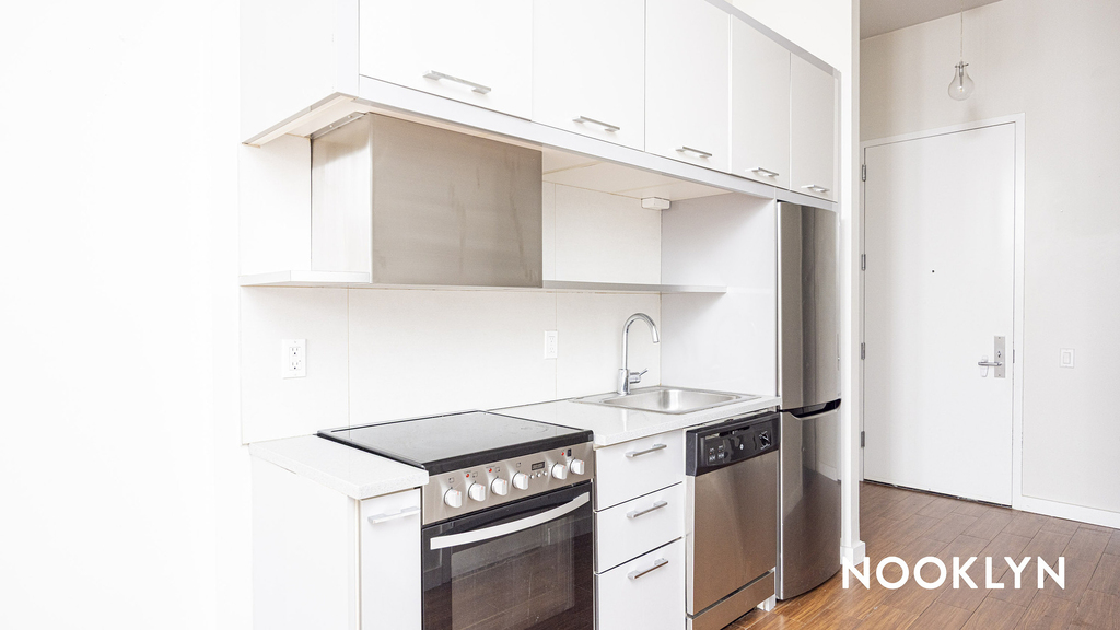 100 Dupont Street - Photo 6