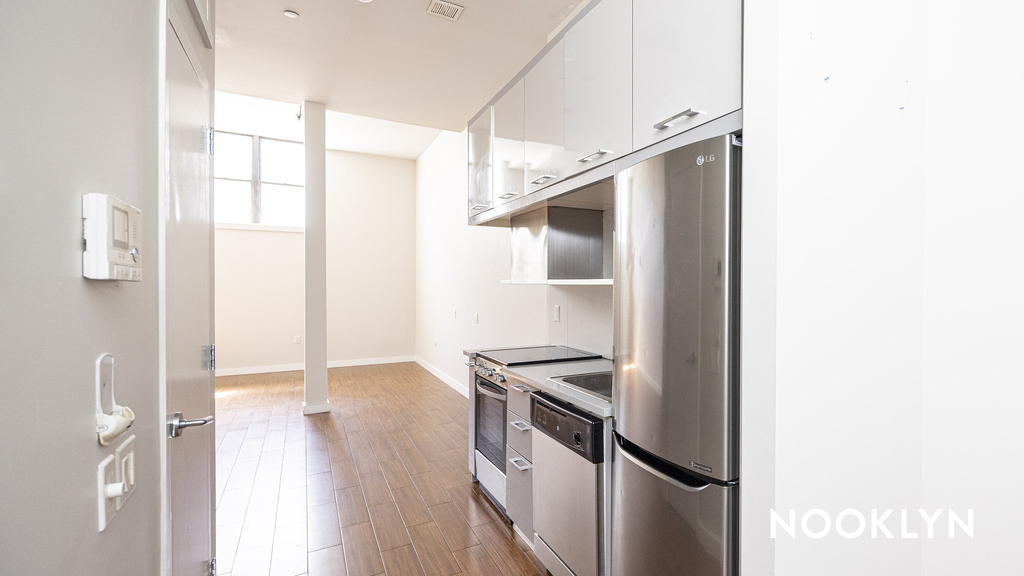 100 Dupont Street - Photo 0
