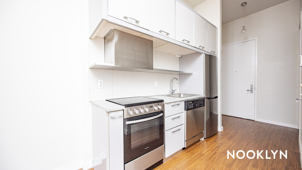 100 Dupont Street - Photo 1