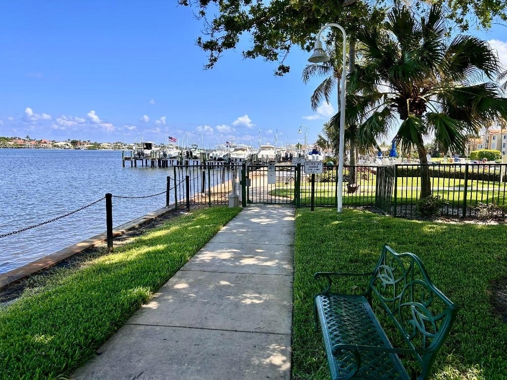 127 Yacht Club Way - Photo 2