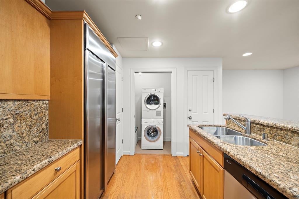 914 Main Street - Photo 2