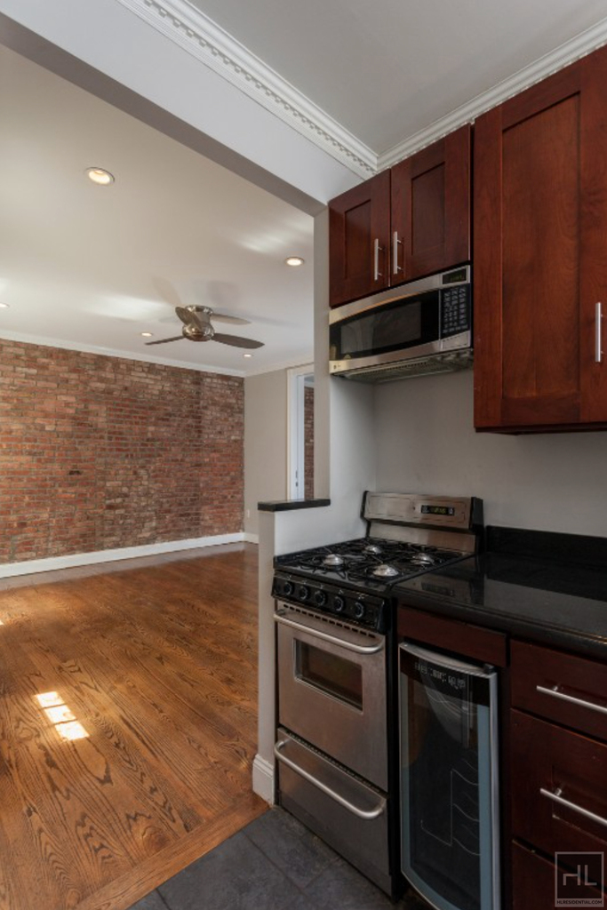 E 100th St. - Photo 4