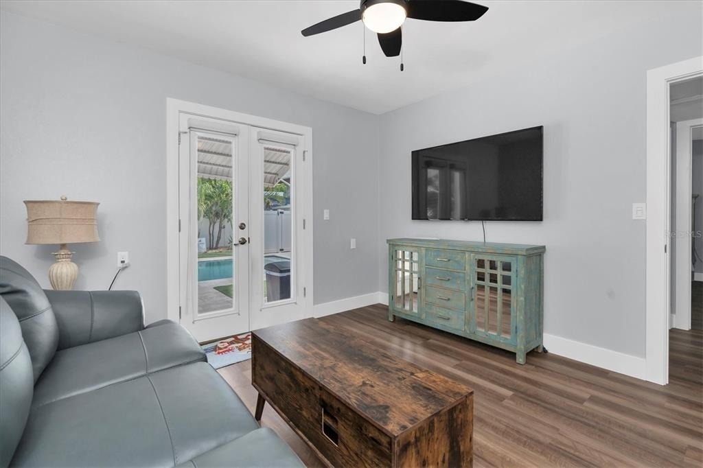 528 77th Avenue - Photo 4