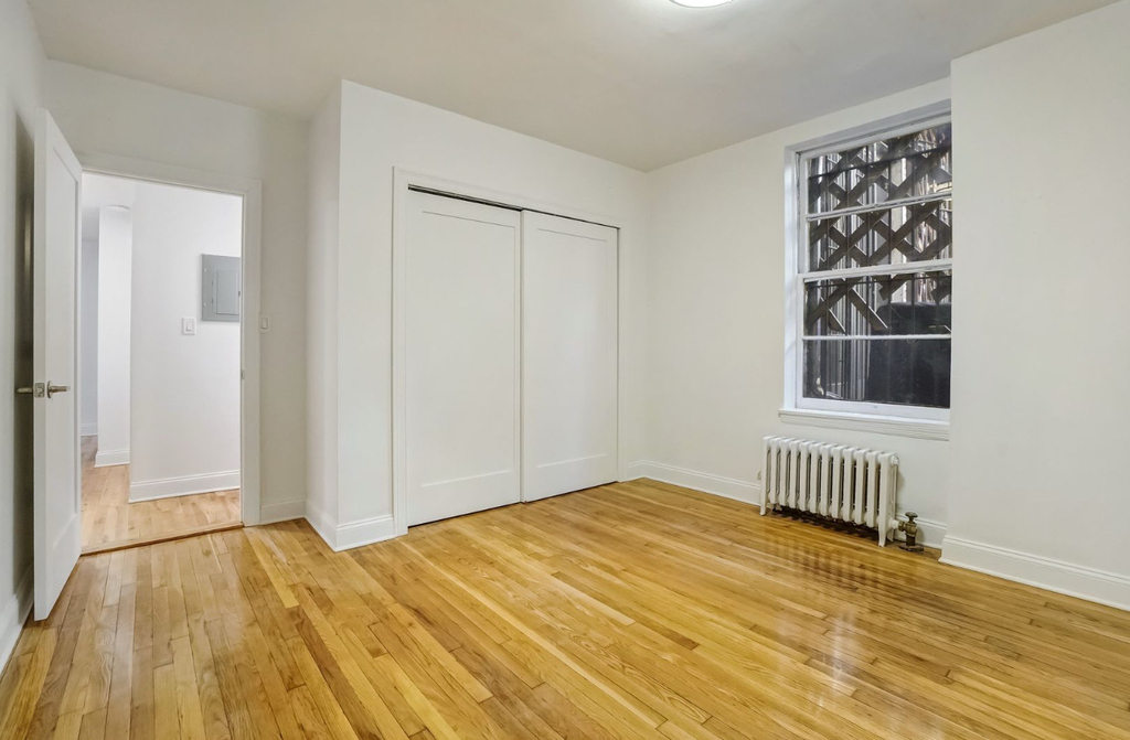 275 West 22nd Street - Photo 4