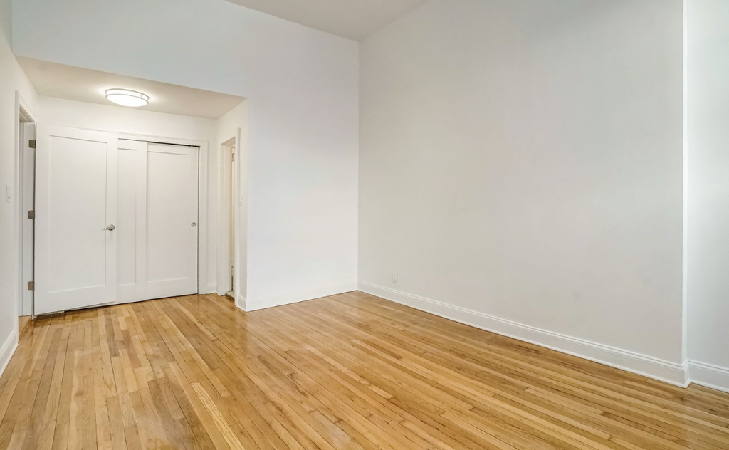 275 West 22nd Street - Photo 1