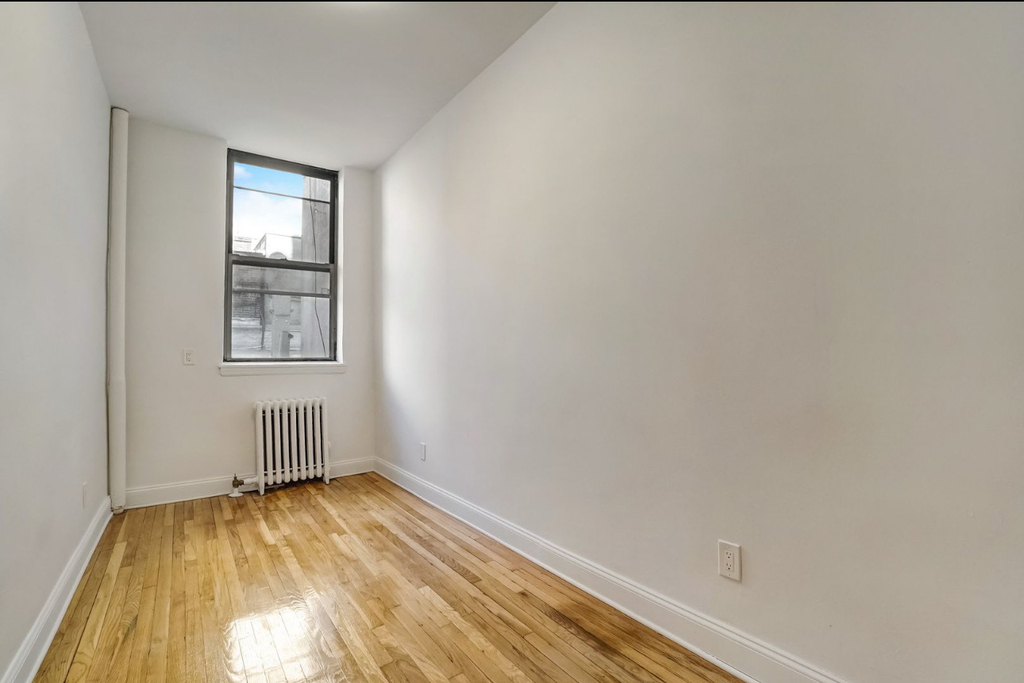 275 West 22nd Street - Photo 6