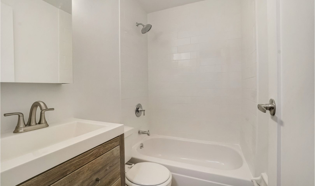 275 West 22nd Street - Photo 7