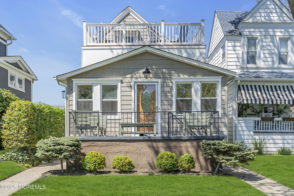 226 Sylvania Avenue - Photo 0