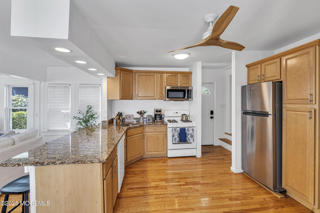 226 Sylvania Avenue - Photo 5