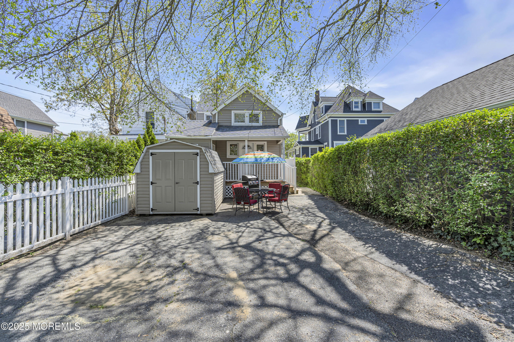 226 Sylvania Avenue - Photo 18