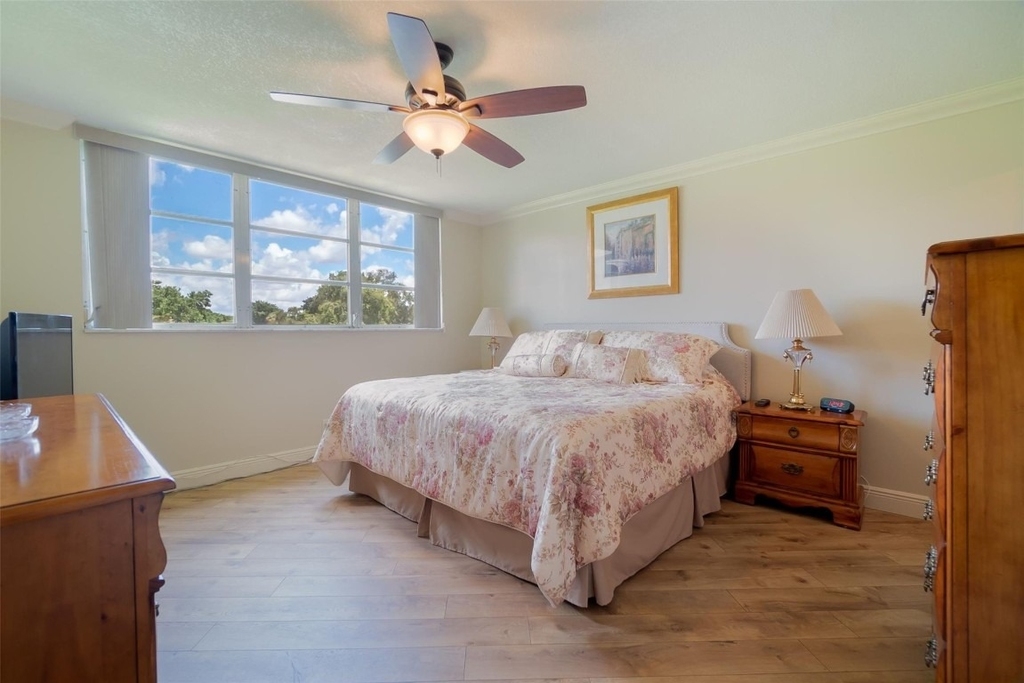 820 S Hollybrook Drive - Photo 4