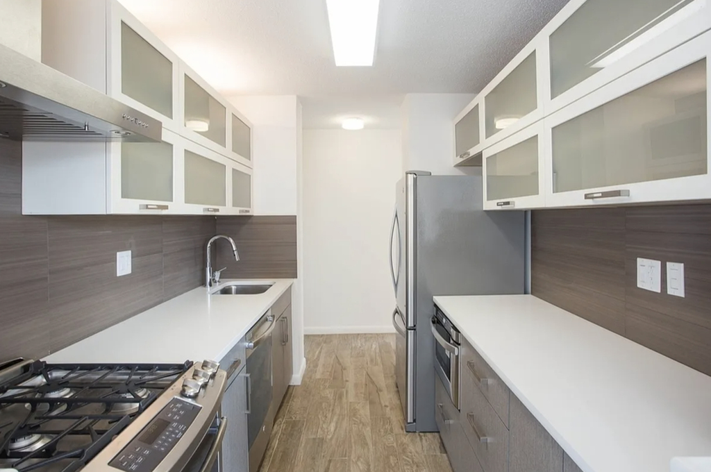 1st Avenue - Photo 2