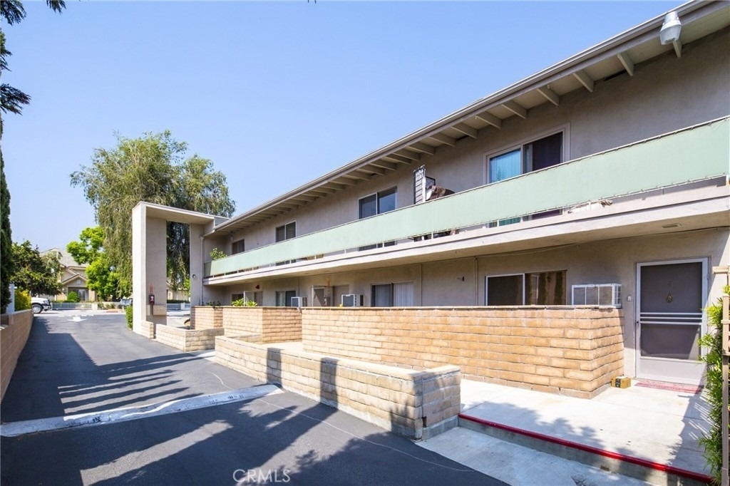 922 W Duarte Rd - Photo 3