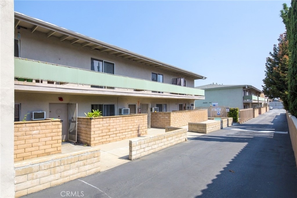 922 W Duarte Rd - Photo 2