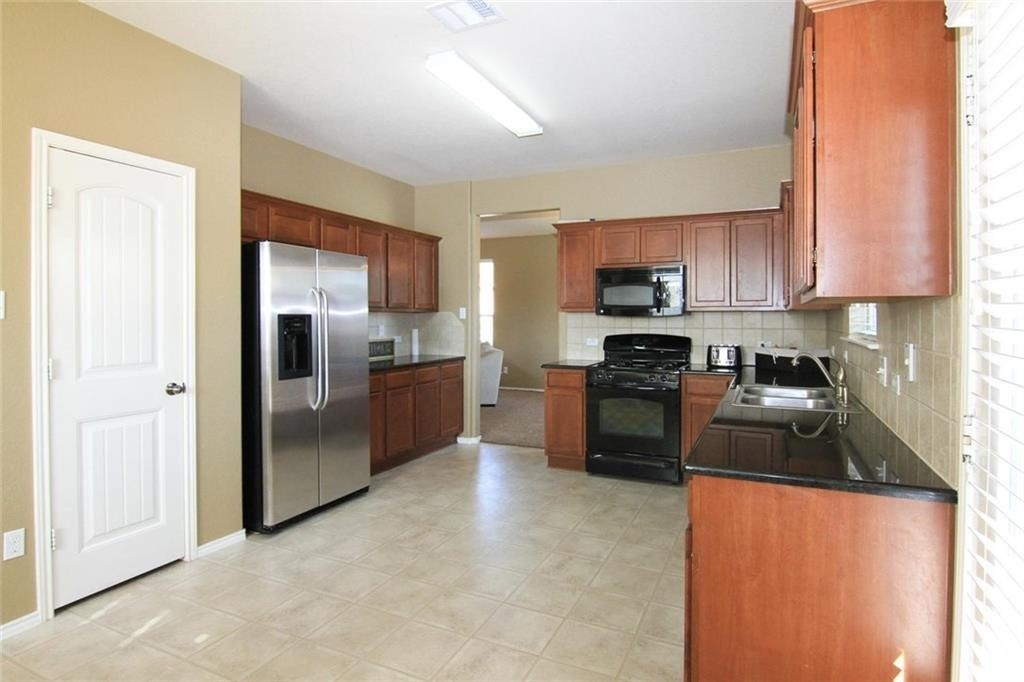 2705 Overton St - Photo 4