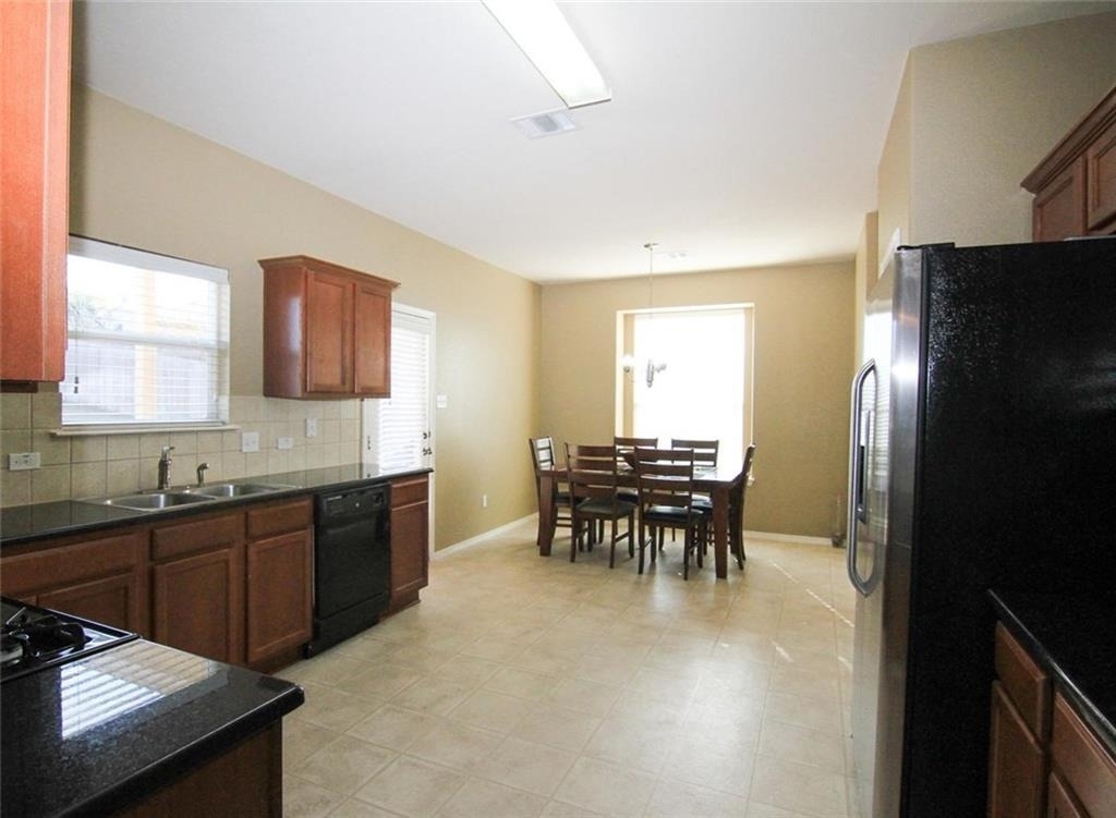 2705 Overton St - Photo 5