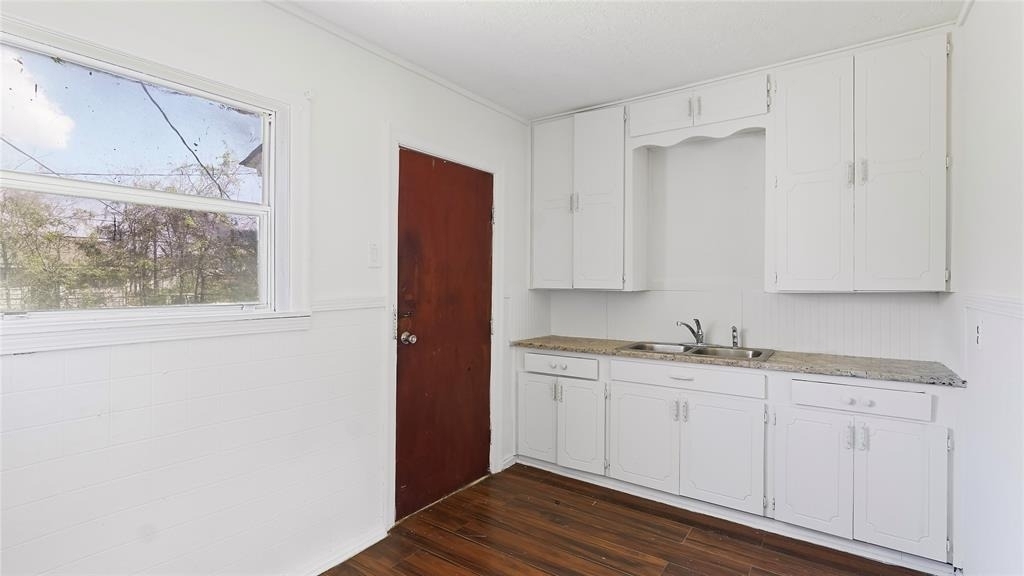 410 Clinton Park Street - Photo 15