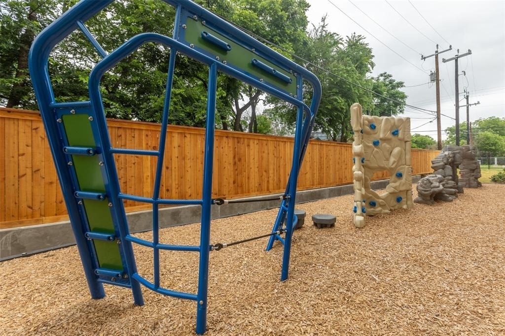 1515 Roosevelt Avenue - Photo 3