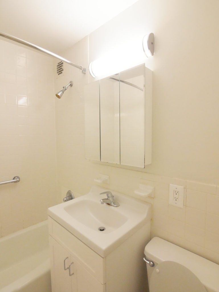 427 East 76th Street - Photo 14