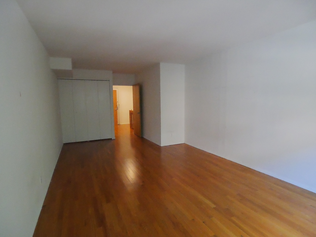 312 East 92nd Street - Photo 9