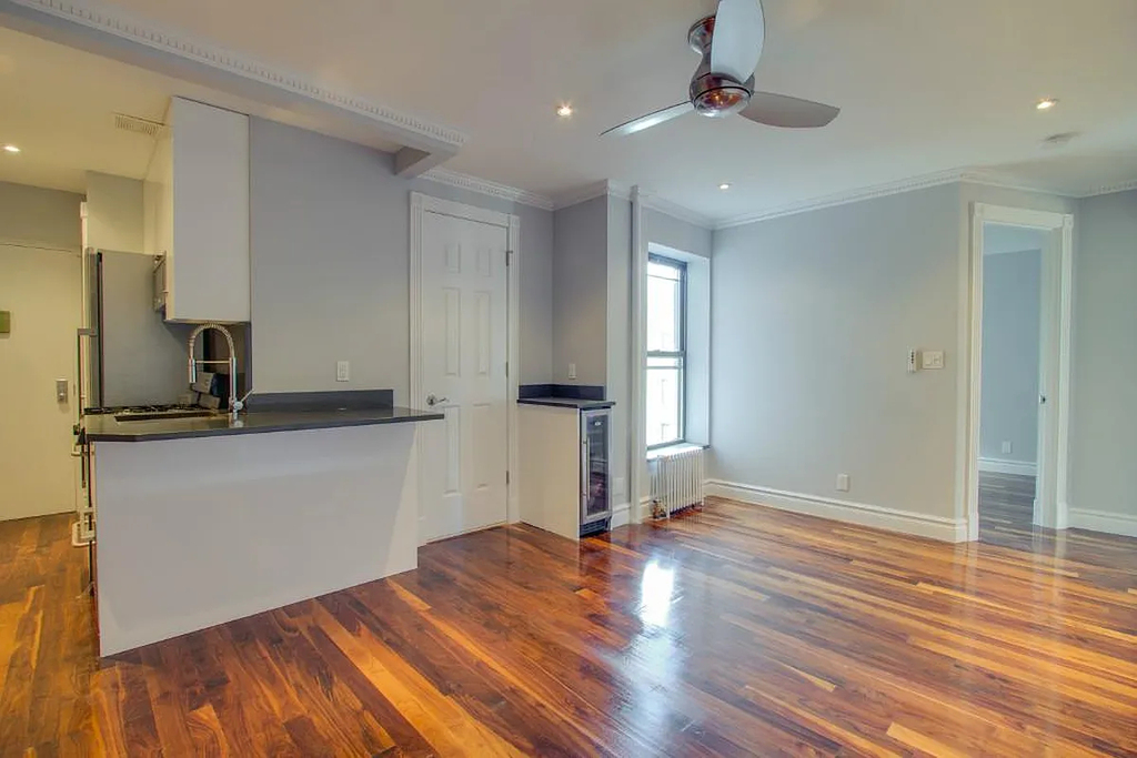 1590 Lexington Avenue - Photo 4