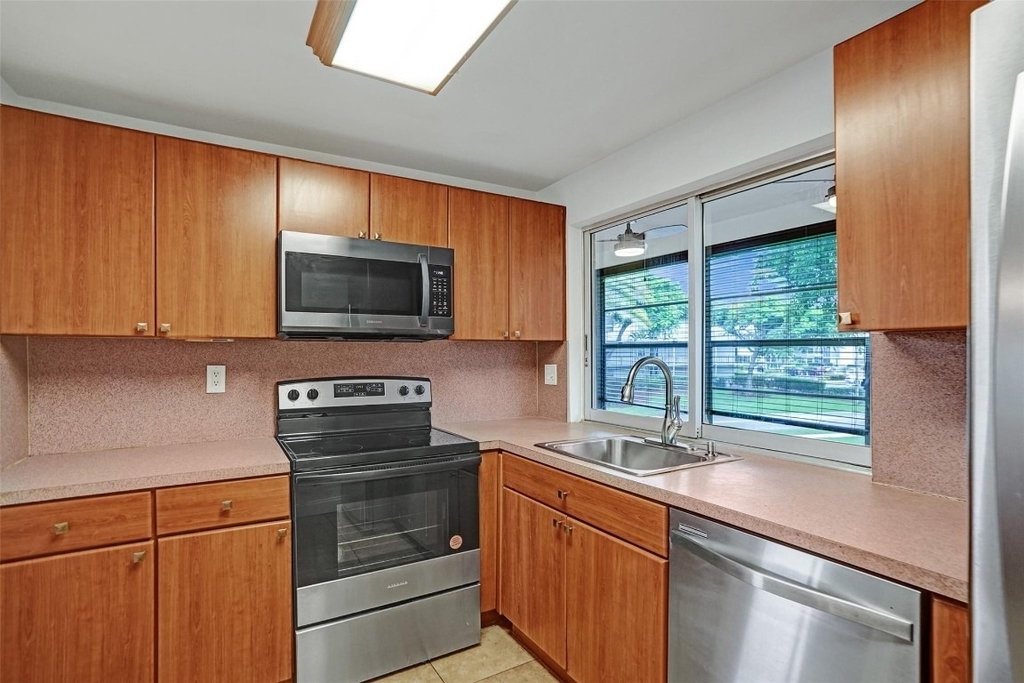 9351 Lime Bay Boulevard - Photo 5