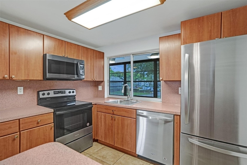 9351 Lime Bay Boulevard - Photo 4