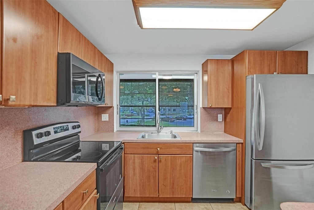 9351 Lime Bay Boulevard - Photo 3
